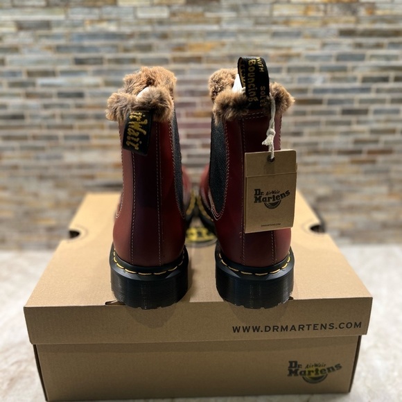 Dr. Martens 2976 Leonore Faux Fur Lined Chelsea Boots - Picture 12 of 14